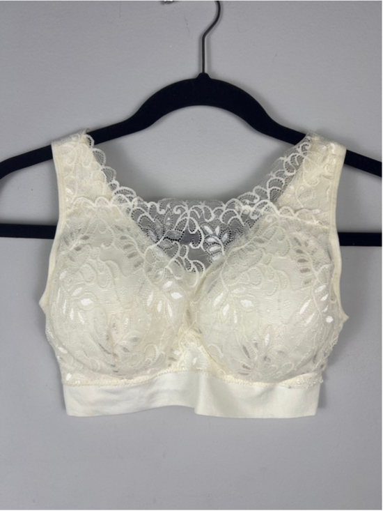 BREEZIES Other - Breezies Lace Back Closure Bra Small Ivory White Wireless Comfort Support Brale